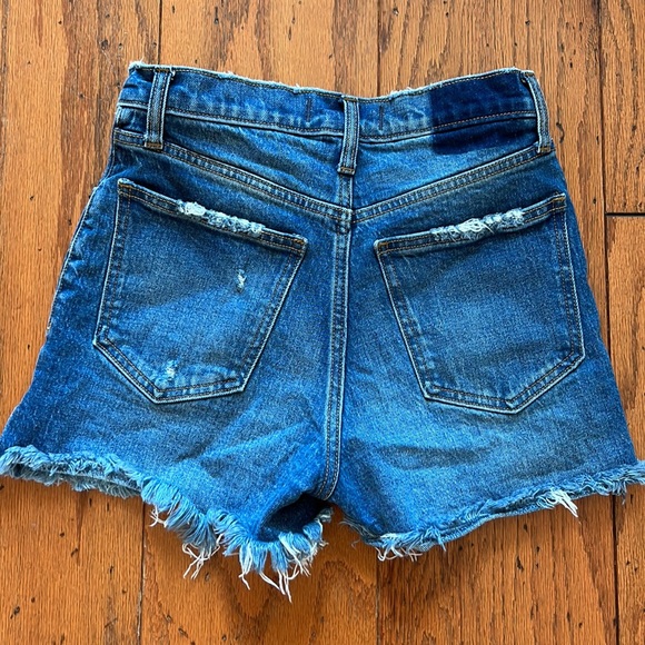 Super cute! A&F size 0 denim shorts! - Picture 4 of 4